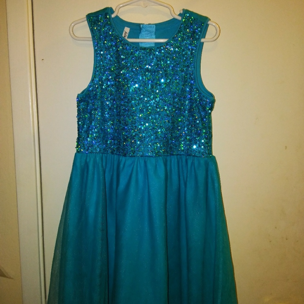 New sz med girls sparkling dress